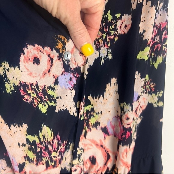 DR2 by Daniel Rainn Navy Floral Romper medium - Picture 4 of 10